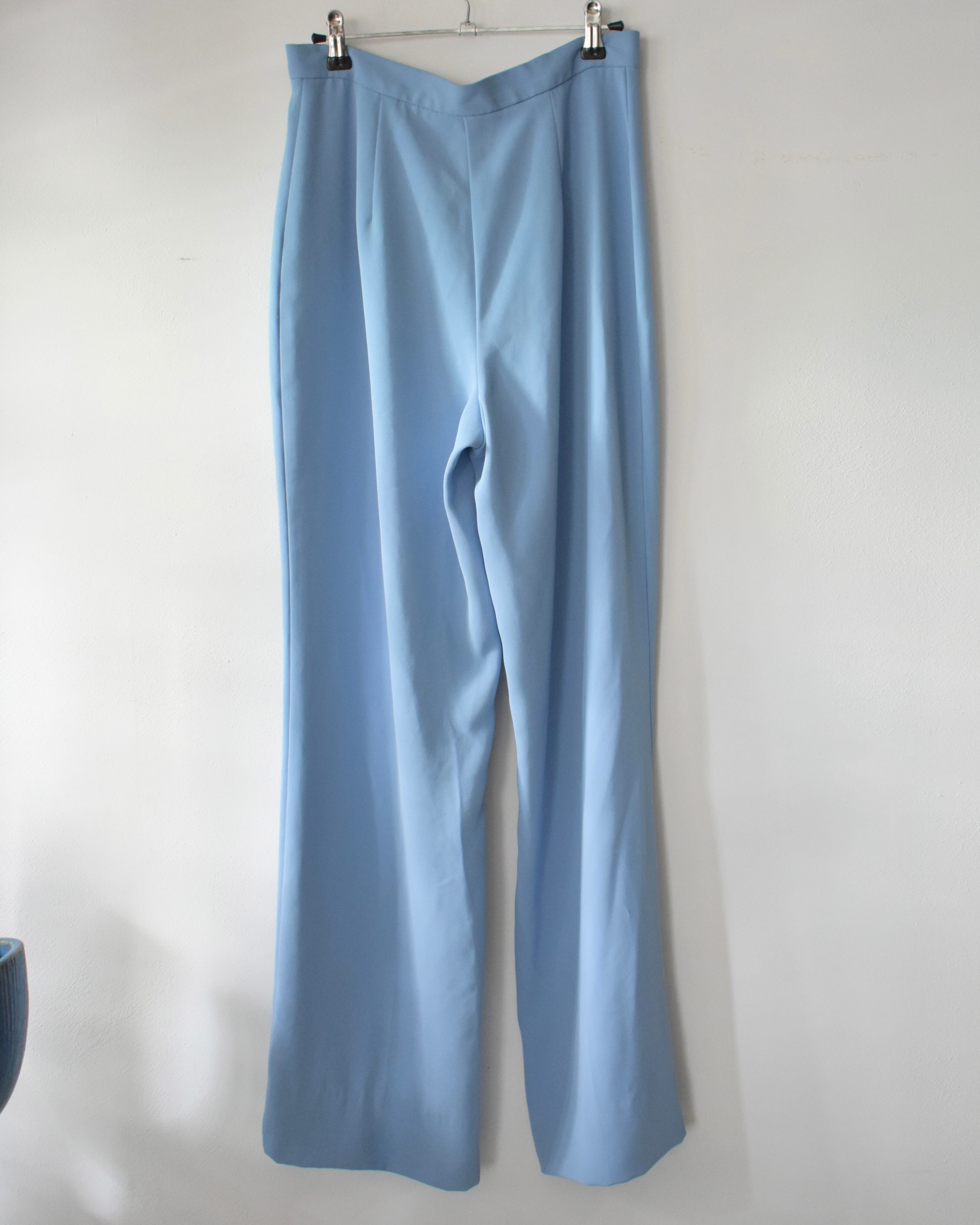 light blue flare pants conne