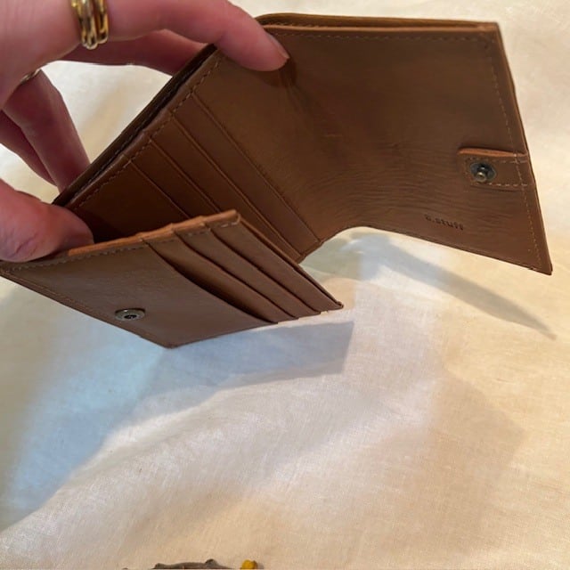 B.stuff　「エイミーⅡ」ミニマム三つ折りお財布(クミン)