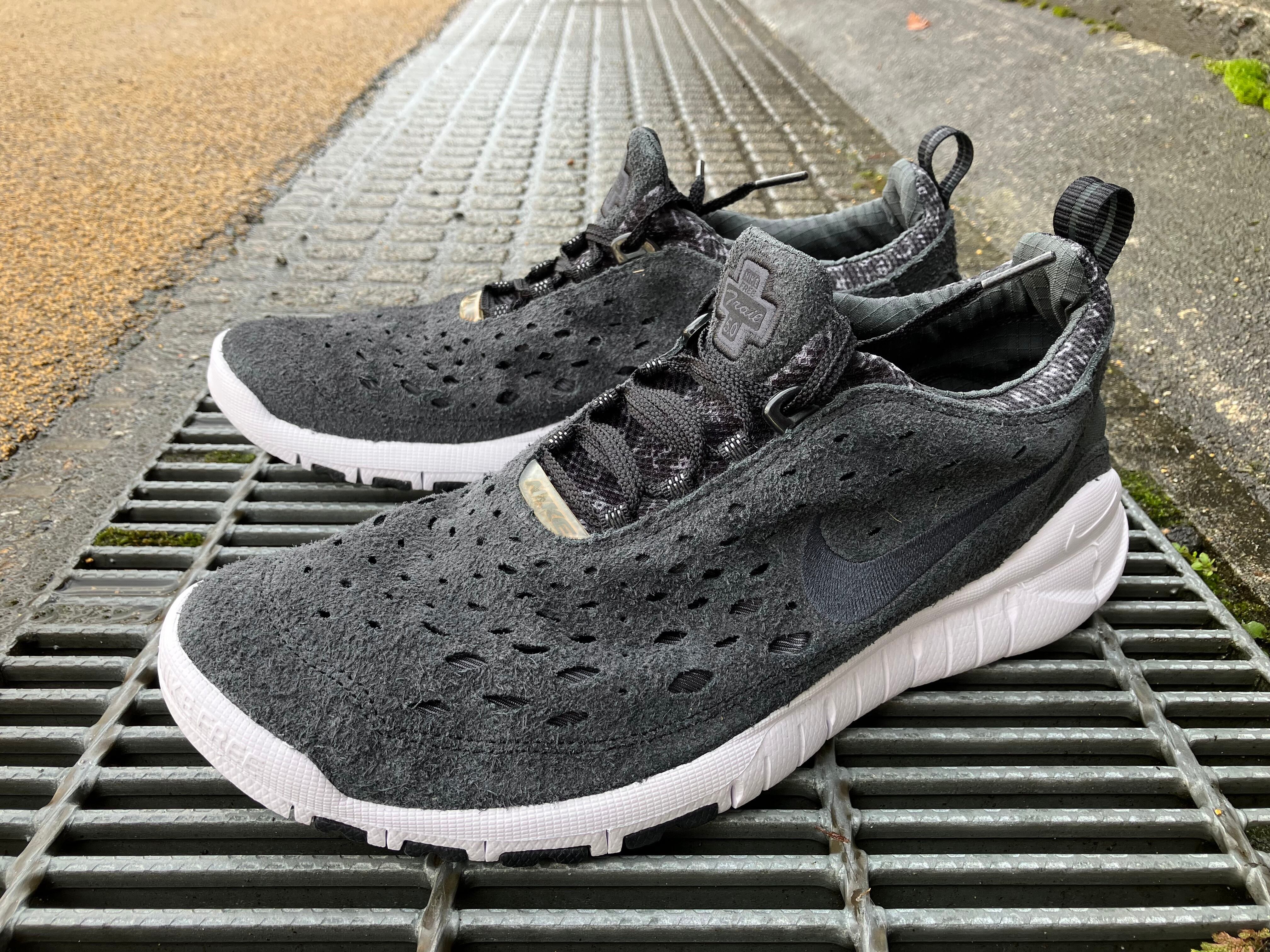 NIKE FREE RUN TRAIL (NEUTRAL GREY/WHITE) | 