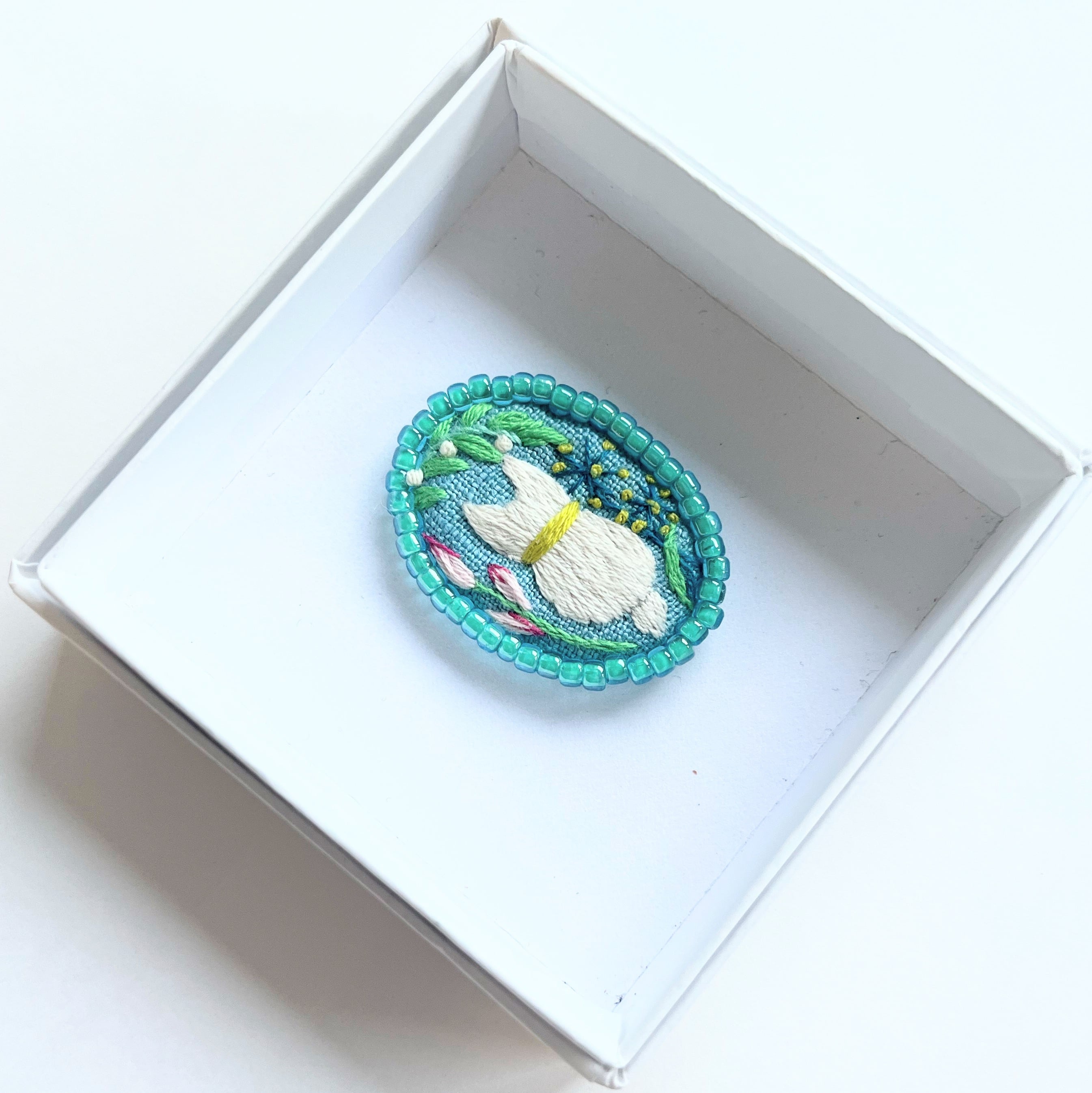 薄緑色のビーズ刺繍チュチュ ビーズ刺繍のぷっくりブローチ・青リンゴ ブローチ Little Plum 通販