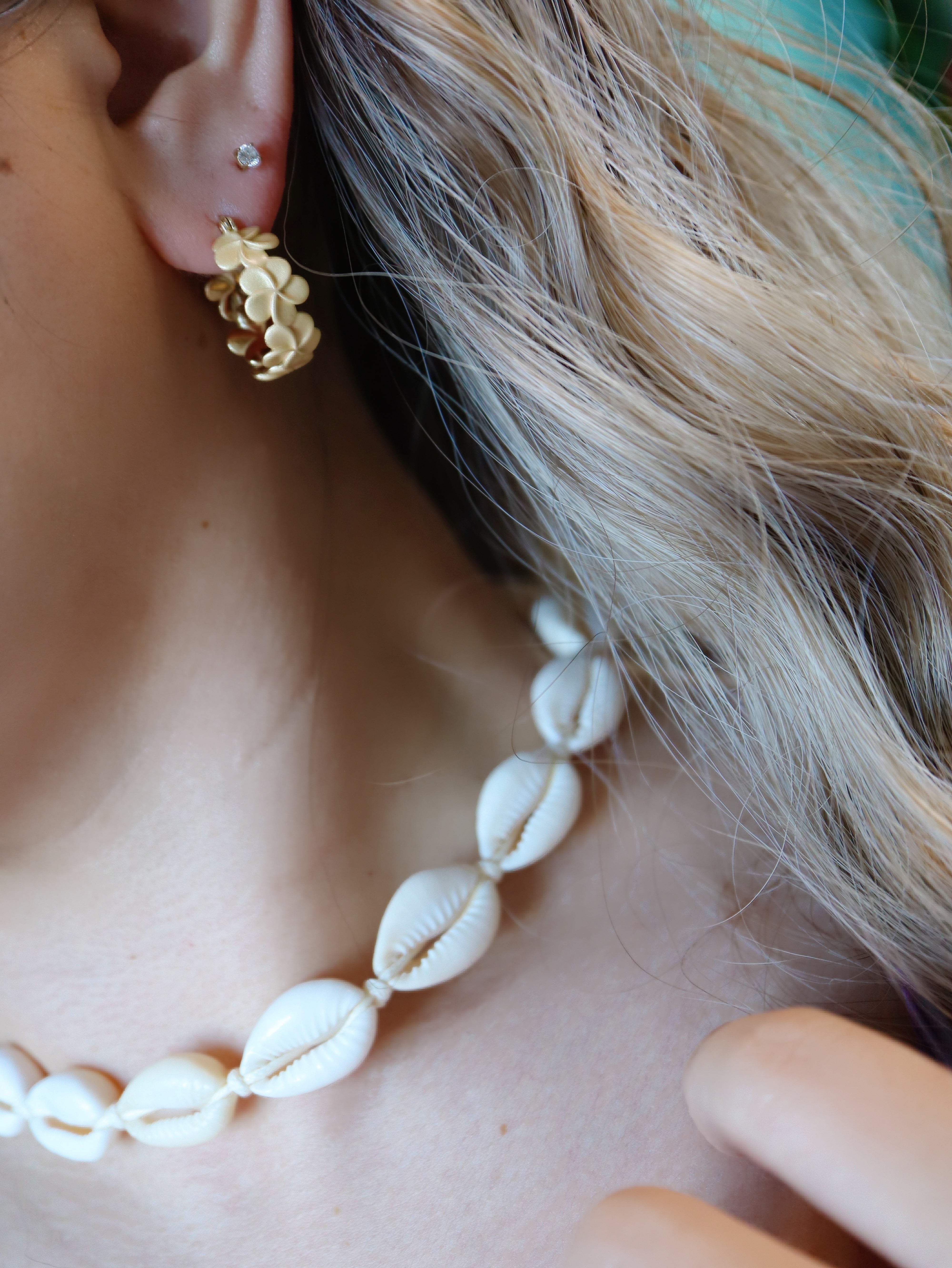 manoalinoハワイアンジュエリー プルメリアデザイン フープピアス Plumeria hoop earring Hawaiian jewelry(ハワイアンジュエリー