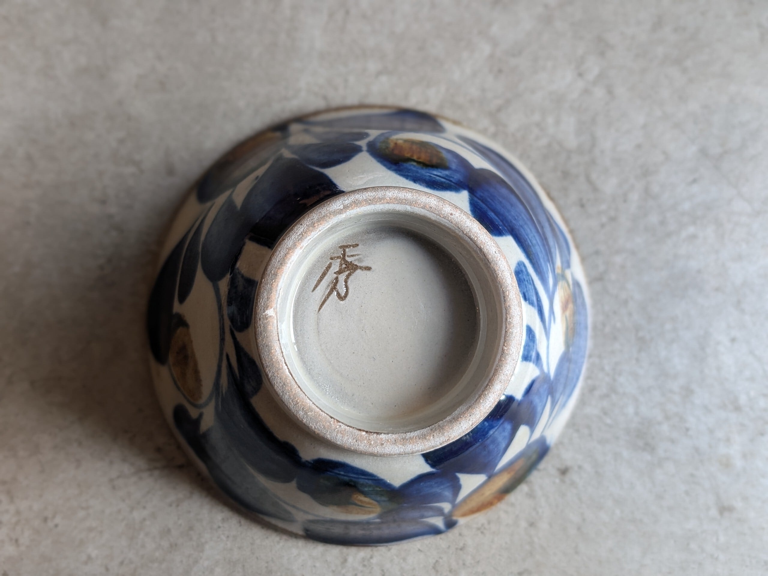 やちむん マカイ4寸（コバルト唐草魚紋） | 秀陶房 | inoya | Basic