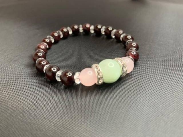ガーネットと翡翠（ジェダイト）・ローズクォーツのブレスレット(26)