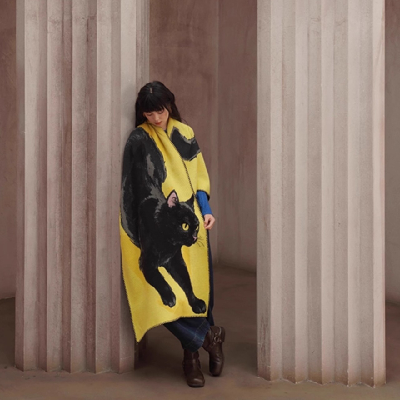 黄金の夢を駆ける黒猫の幻想ショール 《C0254》