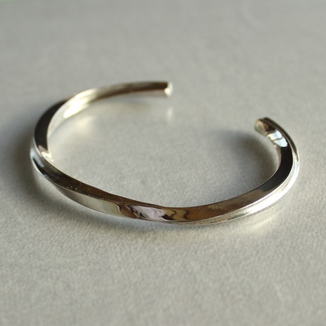 Root fluent Bangle