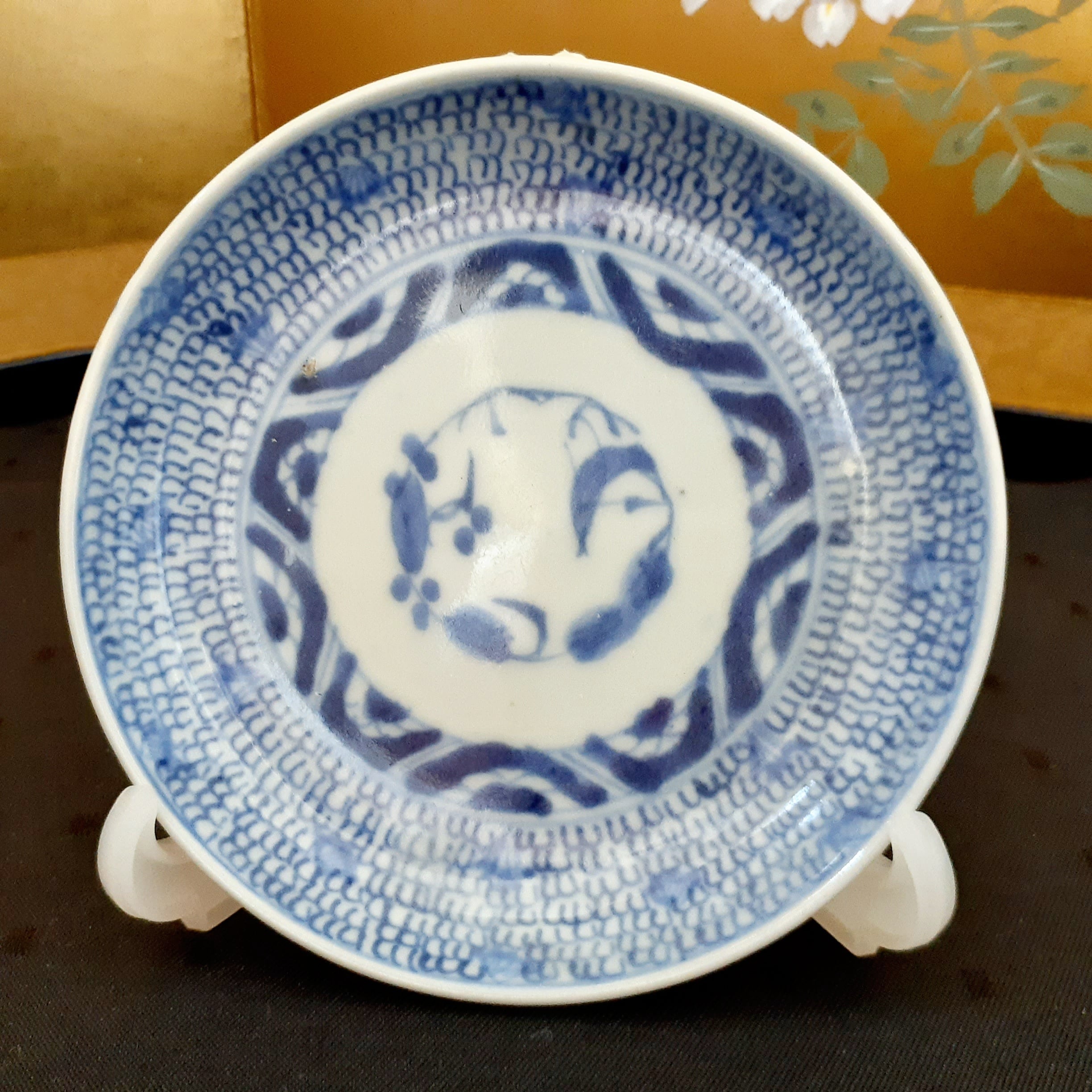 古伊万里 染付 微塵唐草文様 天塩皿（5） | 歳時記～アンティーク牡丹～