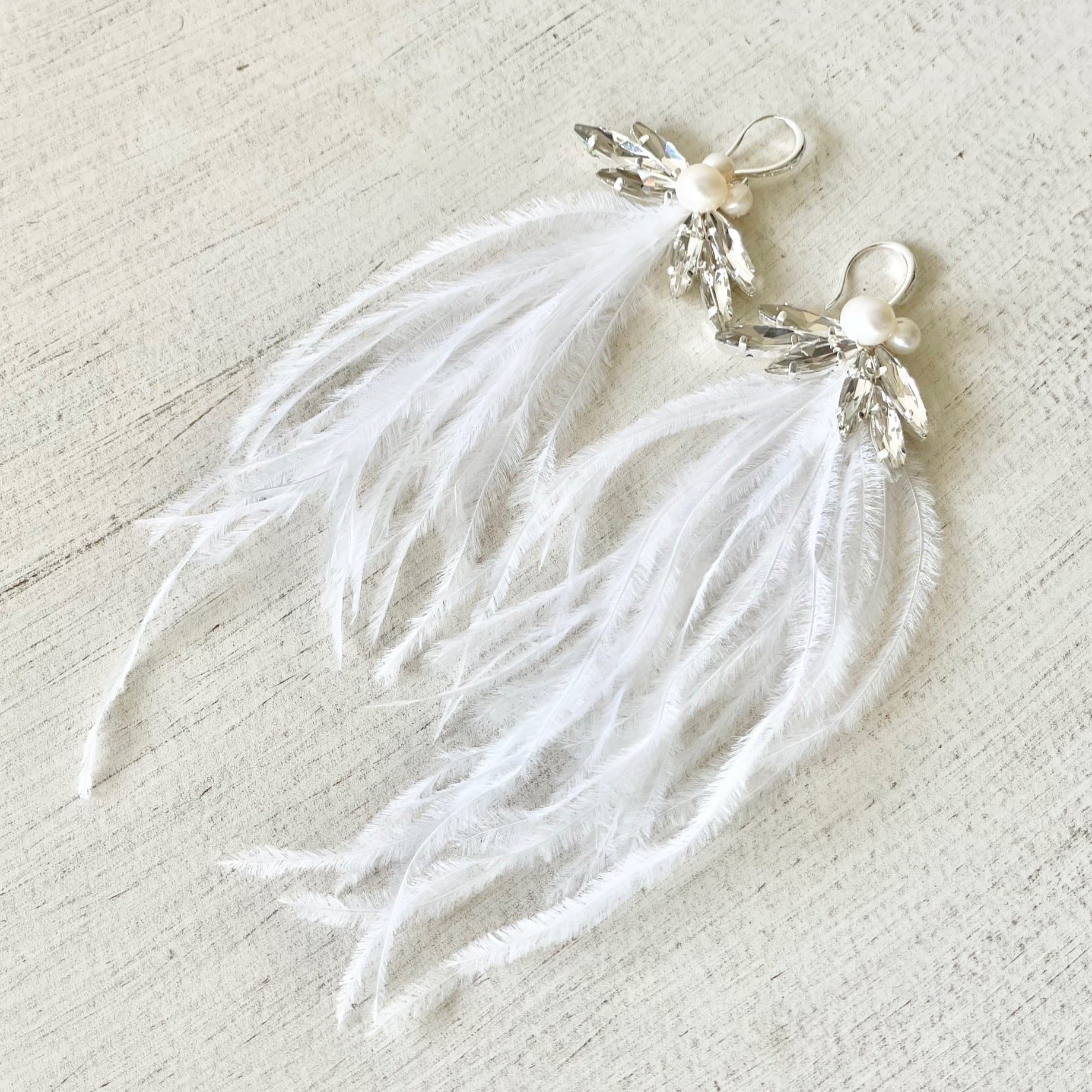 E-069 ウェディング アクセサリー【ホワイト フェザー ピアス
