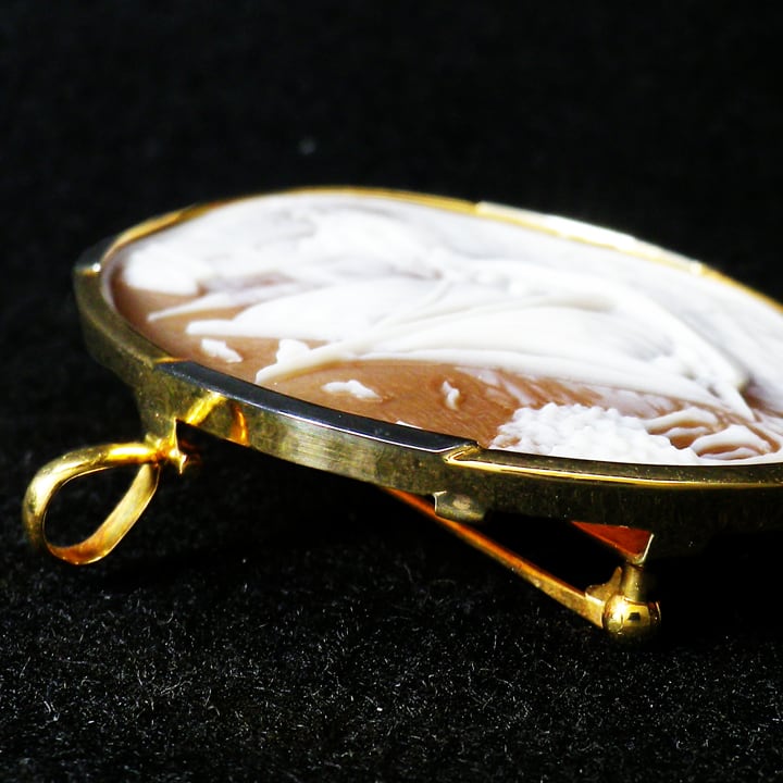 ジョヴァンニ・アメンドーラ作 波止場とヨットのカメオ | Cameo