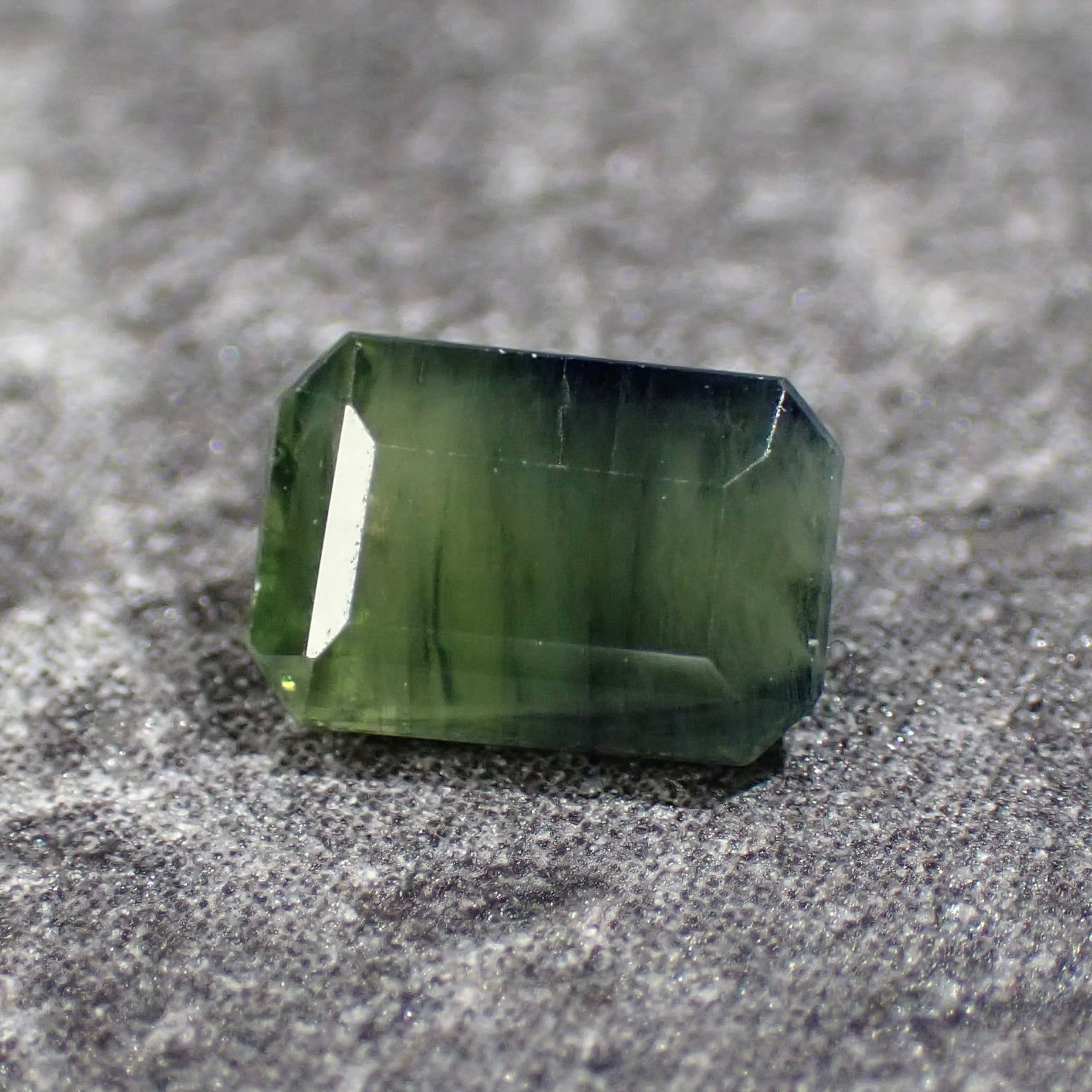 Bi-Color Silky Sapphire 3.8×2.8mm 0.89ct Sri Lanka | One Loose
