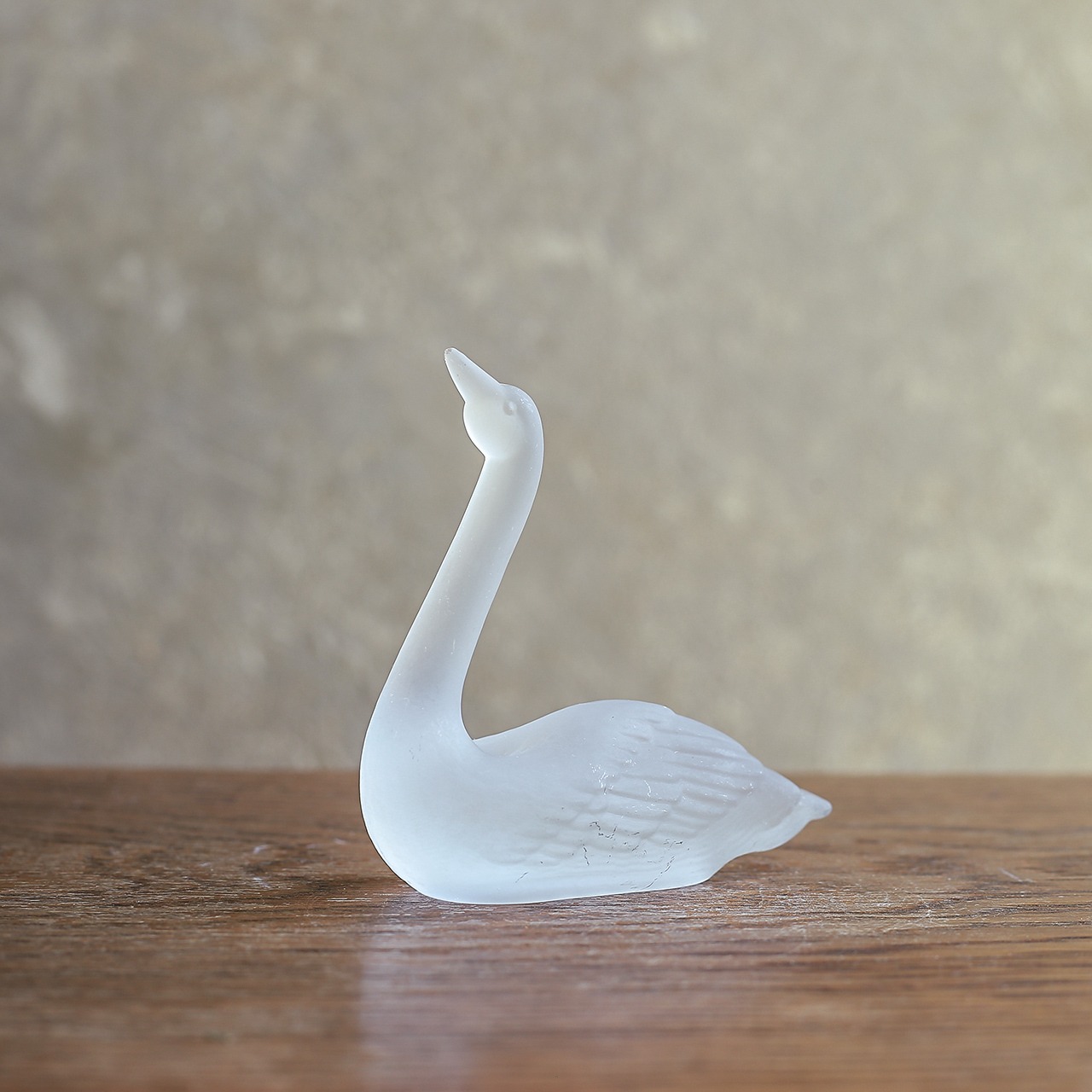 明日を見つめる、可憐なガラスの白鳥 1