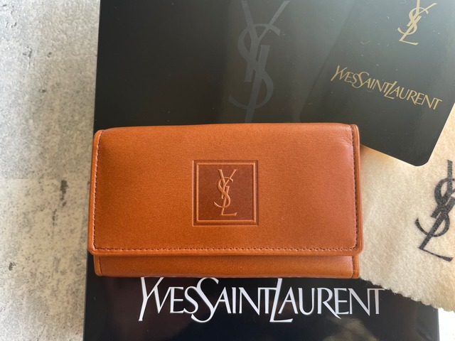 Yves Saint Laurent カサンドラロゴ型押し キーコインケース イヴサンローラン  ysl