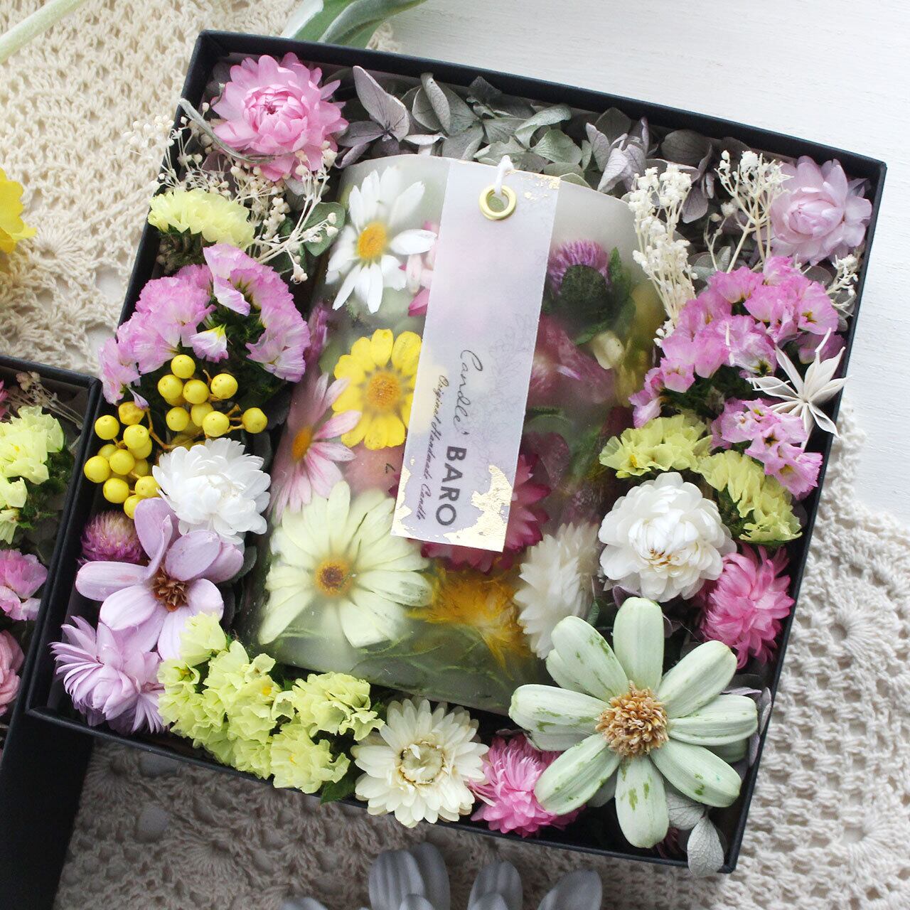 F055 Mサイズ 貼り箱ギフトラッピング ギフトバッグ付き 花いっぱいボタニカルキャンドルギフト 春のカラフルガーデン Candle Baro F055 Mサイズ 貼り箱ギフトラッピング ギフトバッグ付き 花いっぱいボタニカルキャンドルギフト 春のカラフルガーデン Candle Baro