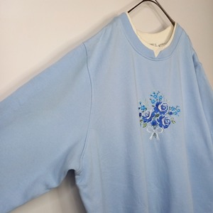 90s　クルーネック　刺繍スウェット　トレーナー　フロント刺繍　花柄　水色　XL