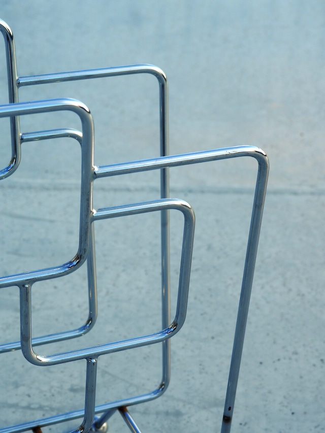 Chrome-plated geometric wireframe magazine rack