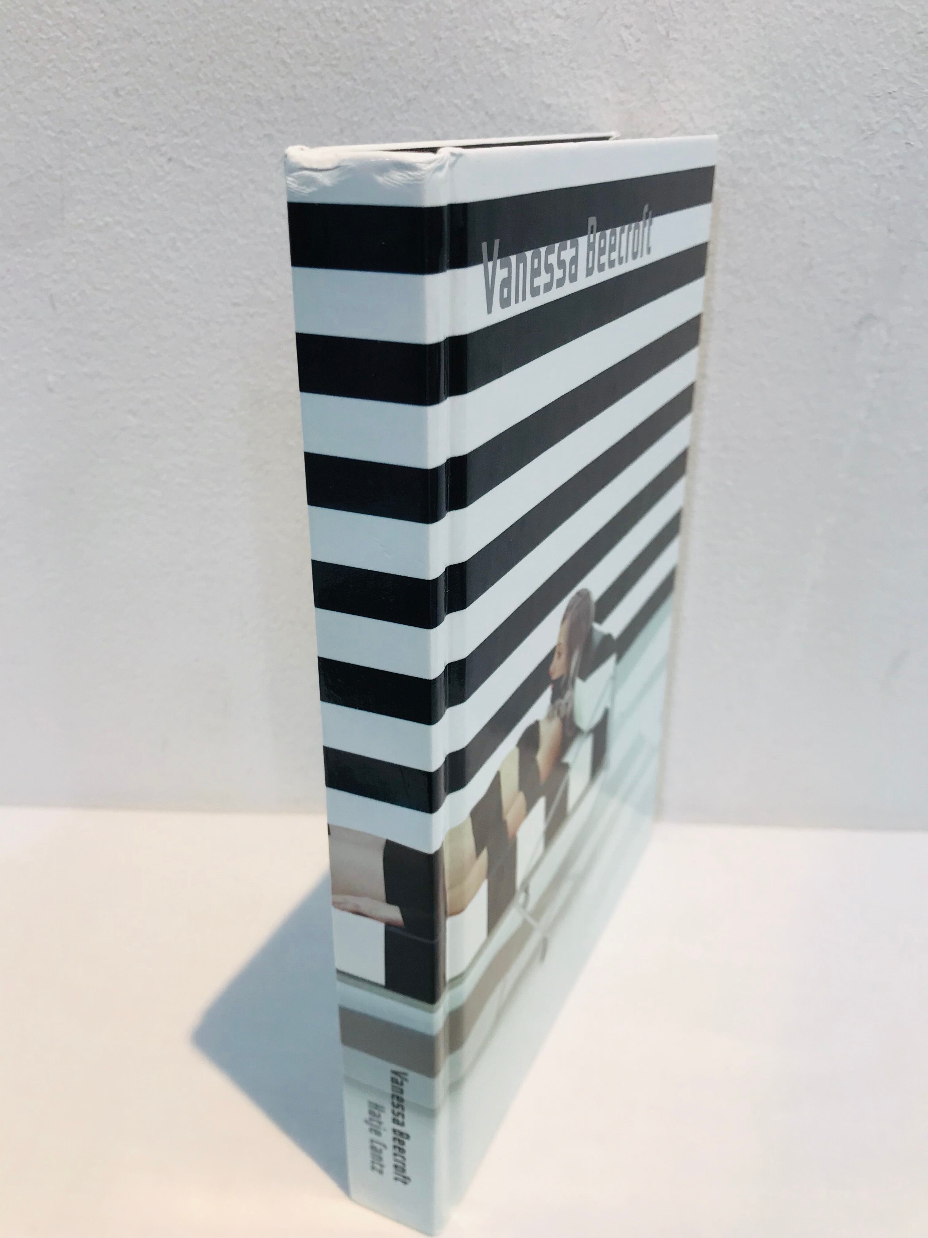 ヴァネッサ・ビークロフト　書籍 ヴァネッサ・ビークロフト VANESSA BEECROFT | zbooks