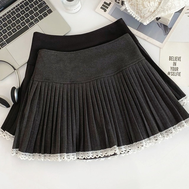 pleated lace trim mini skirt m1679
