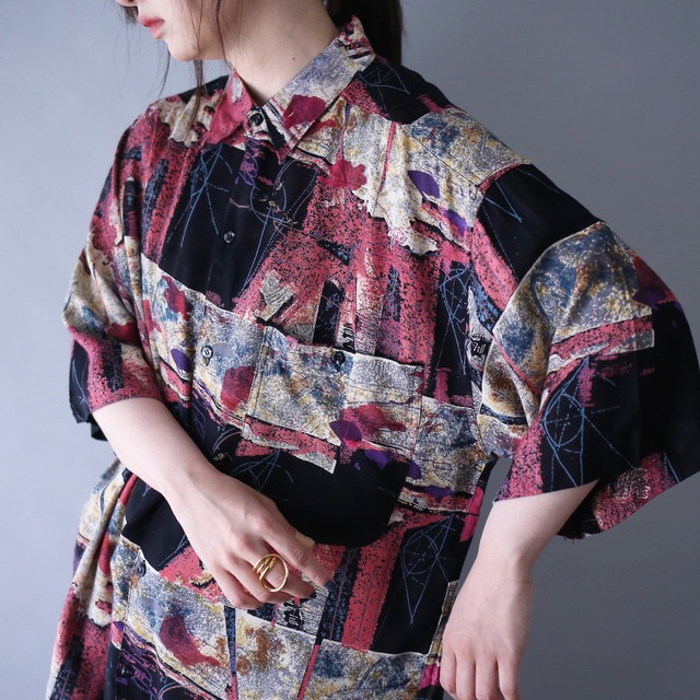 "GOOUCH" psychedelic full art pattern over silhouette h/s shirt