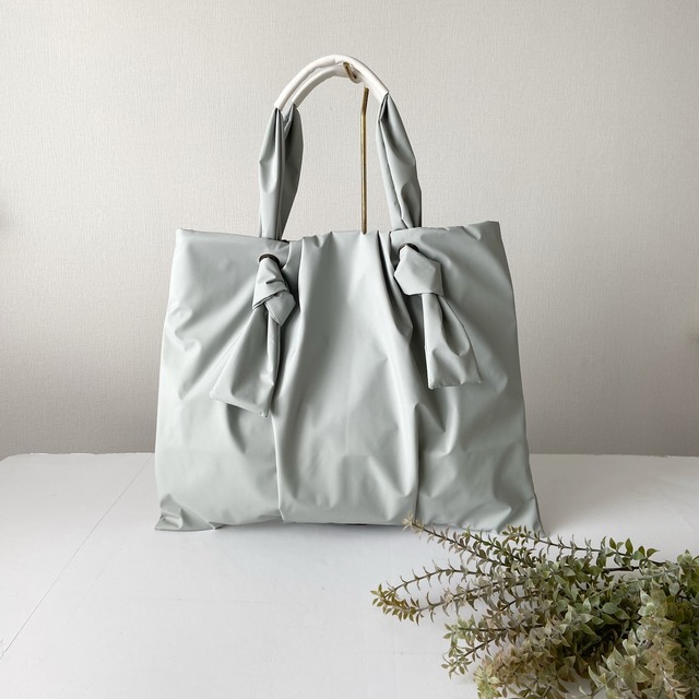 雨でも安心＊ふんわり＊軽量撥水ナイロン トート＊ライトグレー＊A4収納可
