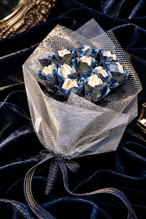 DENIM ROSE BOUQUET】 -IBARA / 藍バラ- ブーケ | 青木被服 公式