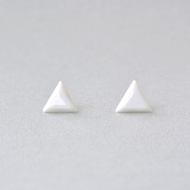 白磁のわたげピアス