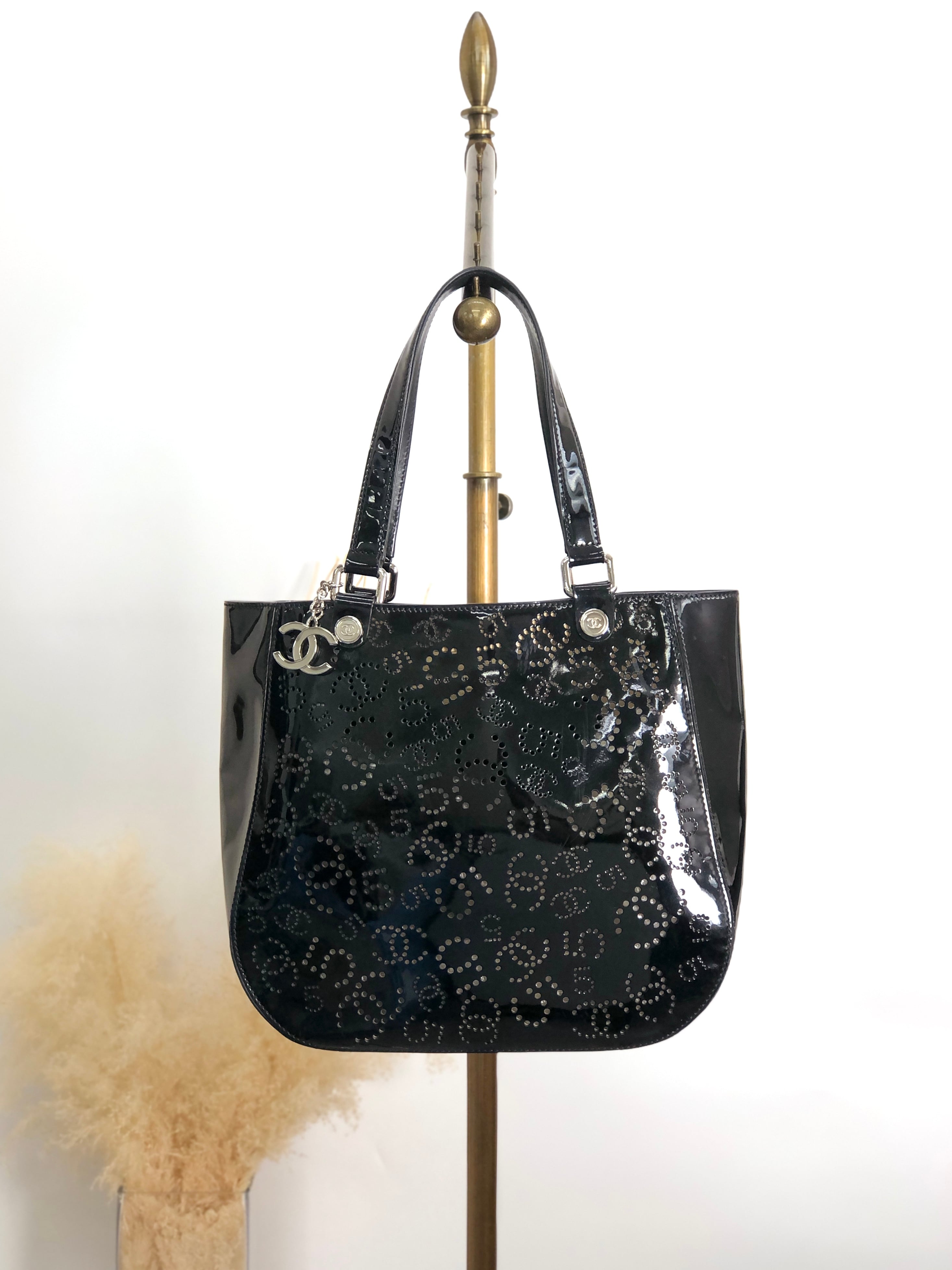 CHANEL シャネル NO5 トートバッグ ブラック ココマーク パンチング エナメル vintage ヴィンテージ オールド xpyt38