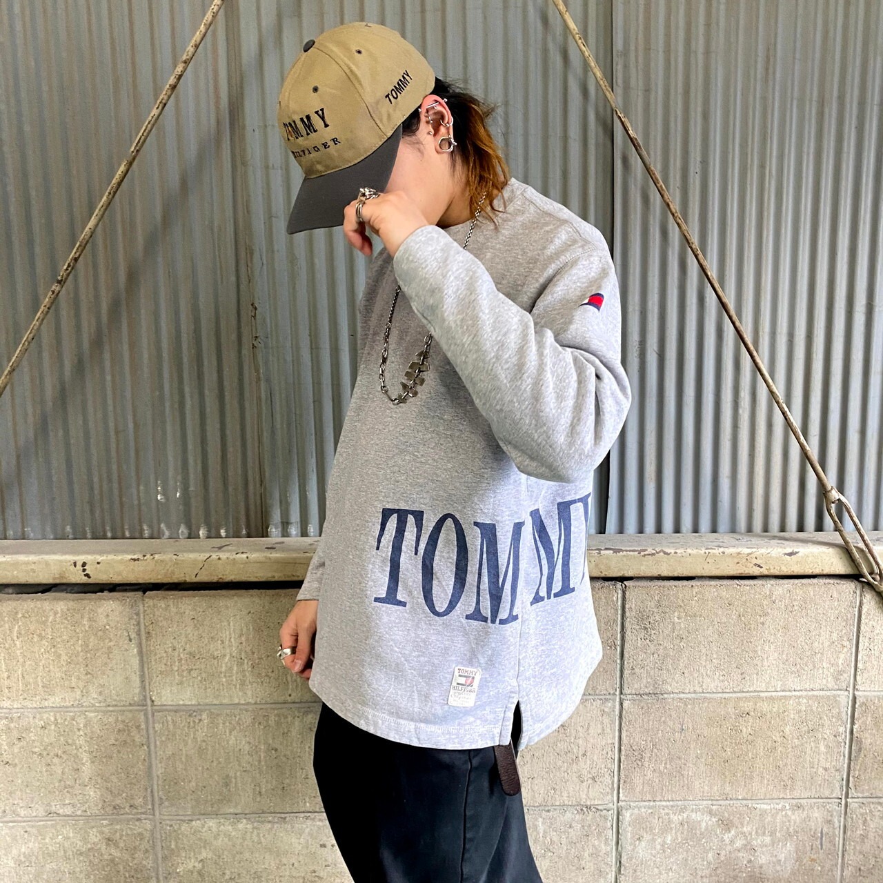 90年代 TOMMY HILFIGER トミーヒルフィガー ビッグロゴ 巻きプリント 