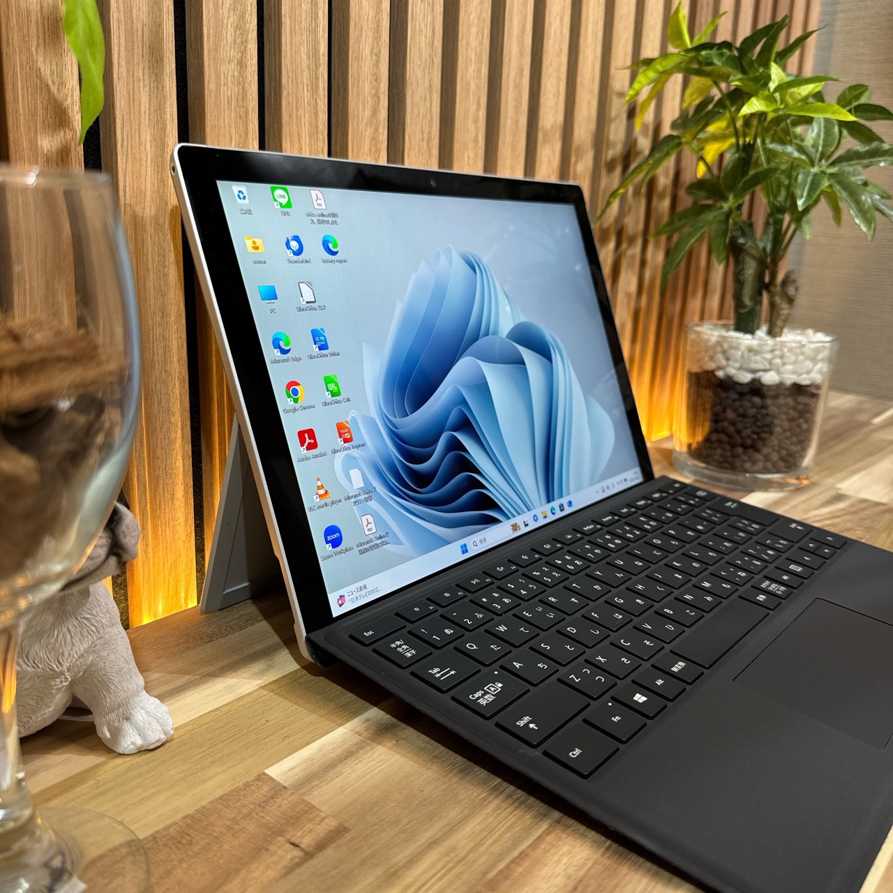 \ 公式ショップ限定価格❣️/ 準美品《2in1モデル》Surface Pro 7+ プラチナ 第11世代 メモリ8GB SSD256GB 最新 ノートパソコン 安心サポート&3ヶ月保証付き