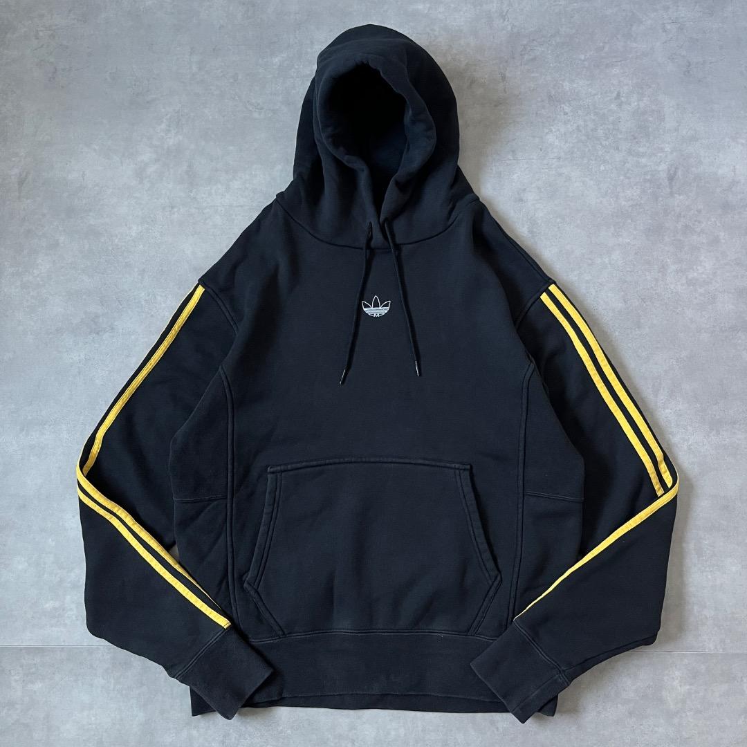 アディダス パーカー 古着 トレフォイル刺繍 センター XL 黒 黄 17956