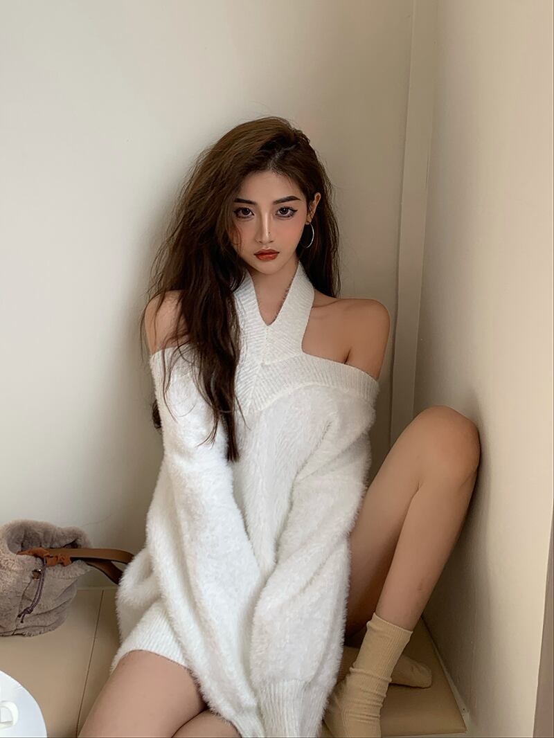 セーター ルーズホワイトストラップレスオータムウィンタースタイルホルタートップス 秋物 冬物 ブラックストロベリース80885747447