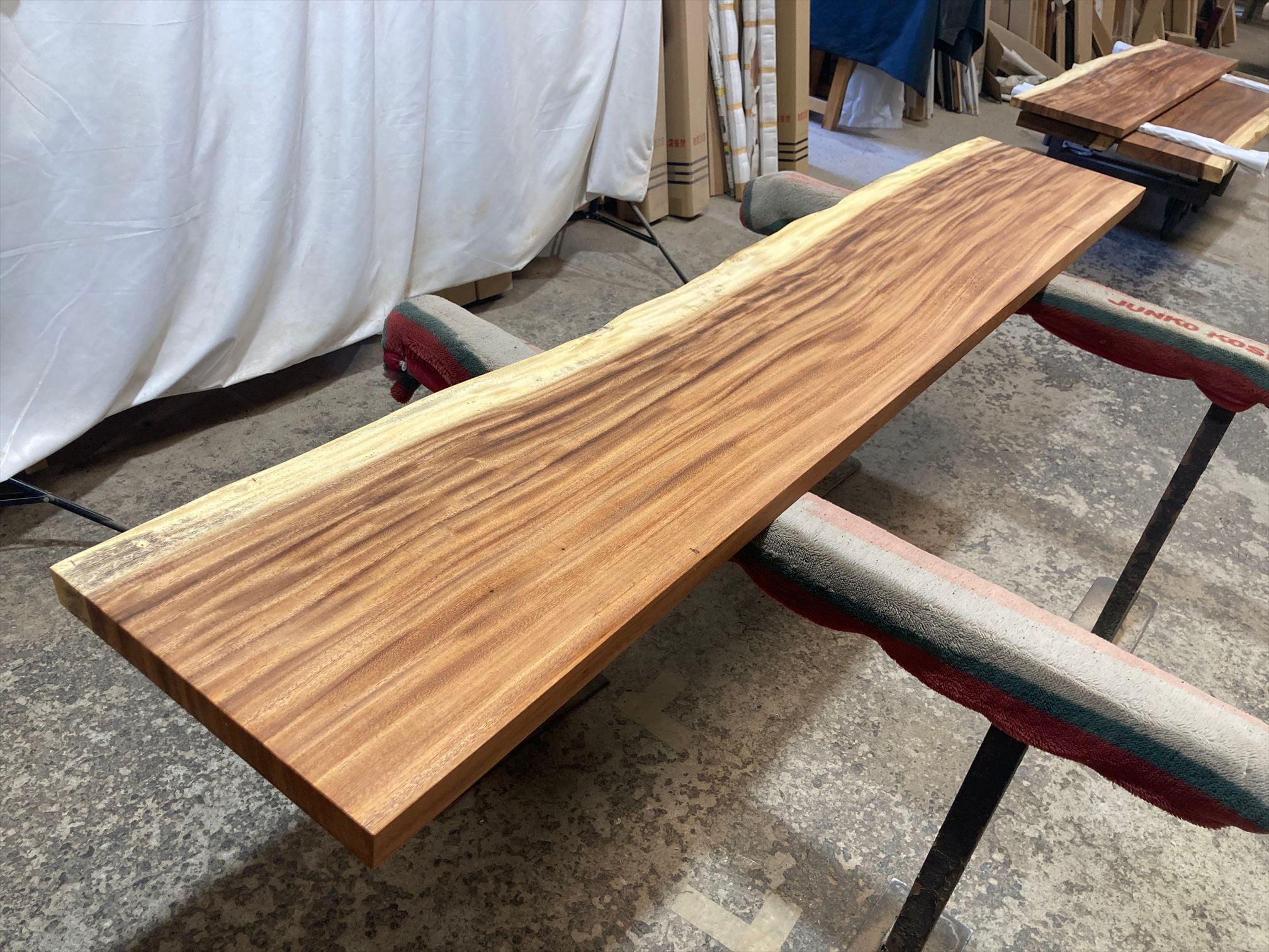 無垢材　一枚板　テーブル モンキーポッド9104 一枚板無垢 乾燥材 2300x390-380x38mm