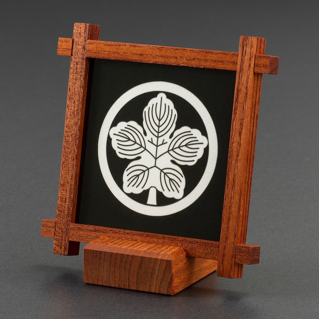 ［丸に立ち梶の葉］組子細工の家紋パネル