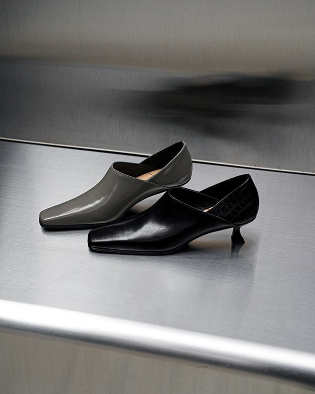 ポインテッドレザーミュールパンプス　G25115