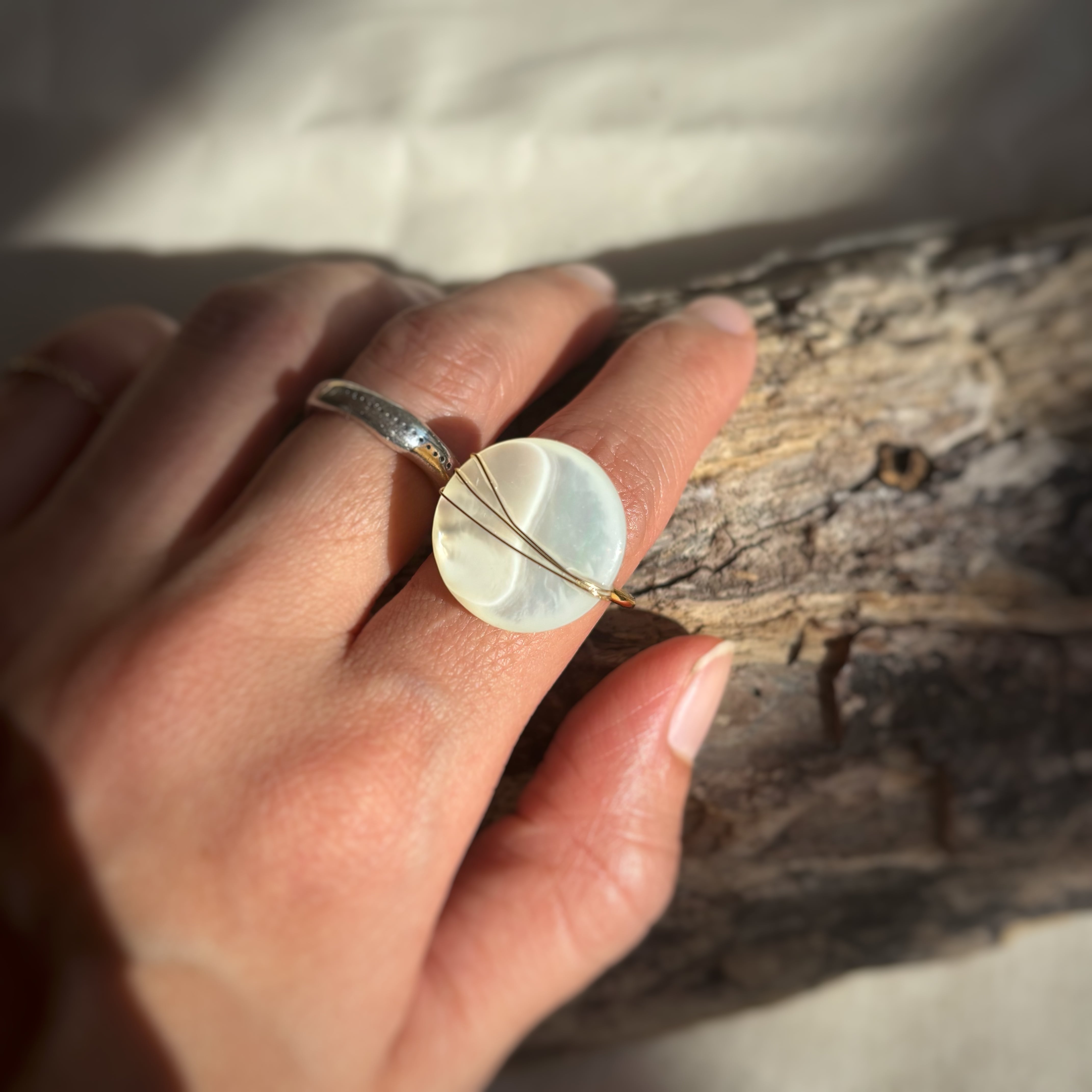 白蝶貝 マザーオブパール リング 真珠の母貝 14KGF 1点モノ サイズ