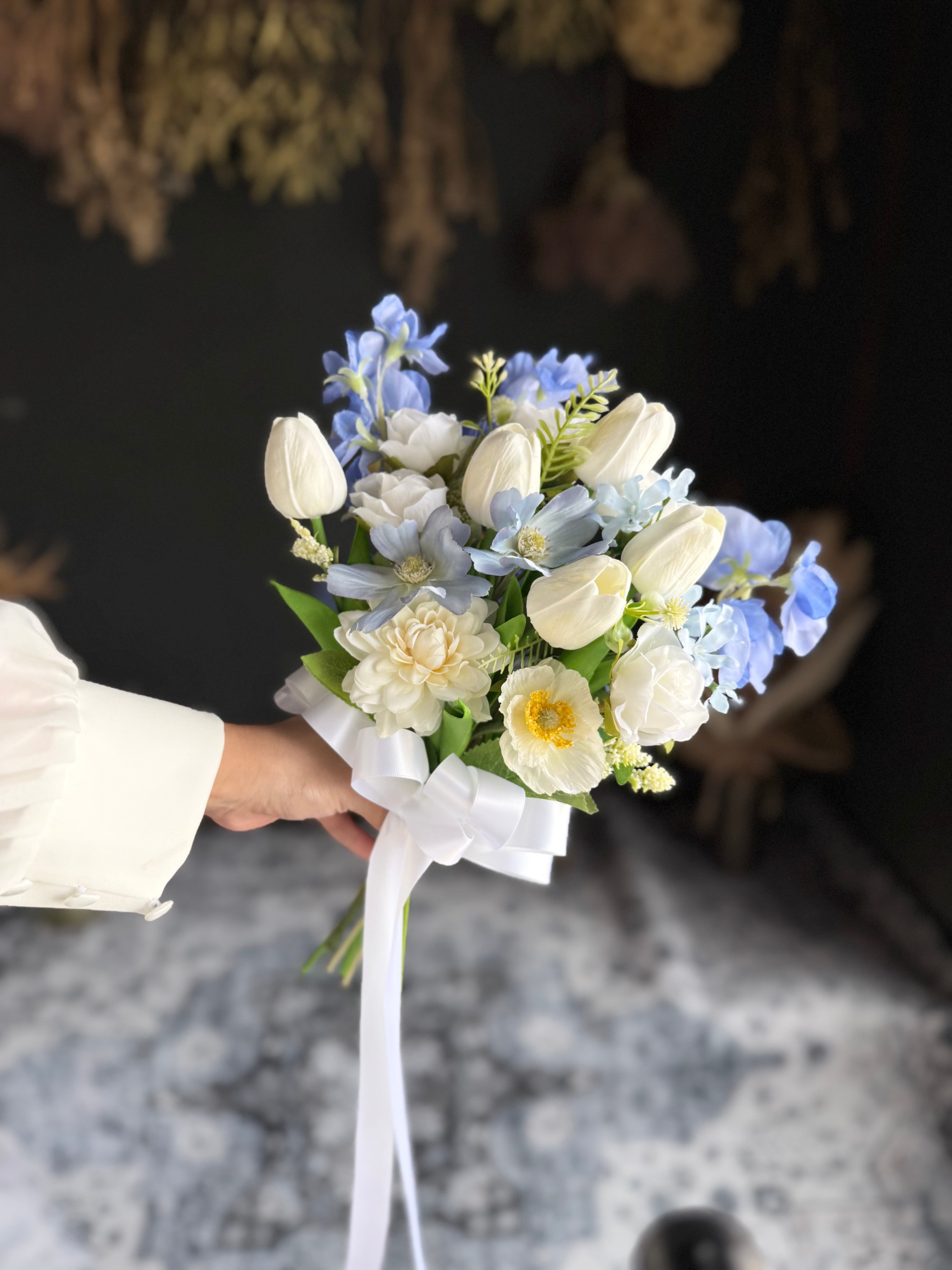 白チューリップ×水色クラッチブーケ☆ | houkiboshi