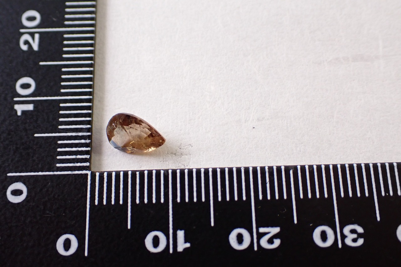 アキシナイト　0.91ct　[C7‐652]