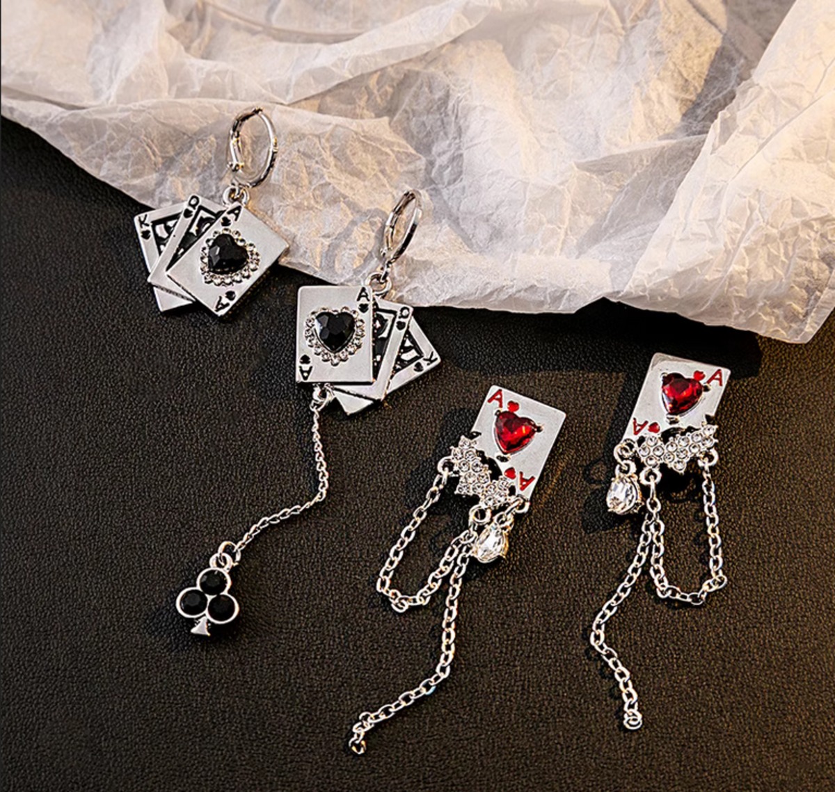 男女兼用]不思議の国のアリス モチーフ トランプ ハート スタッド