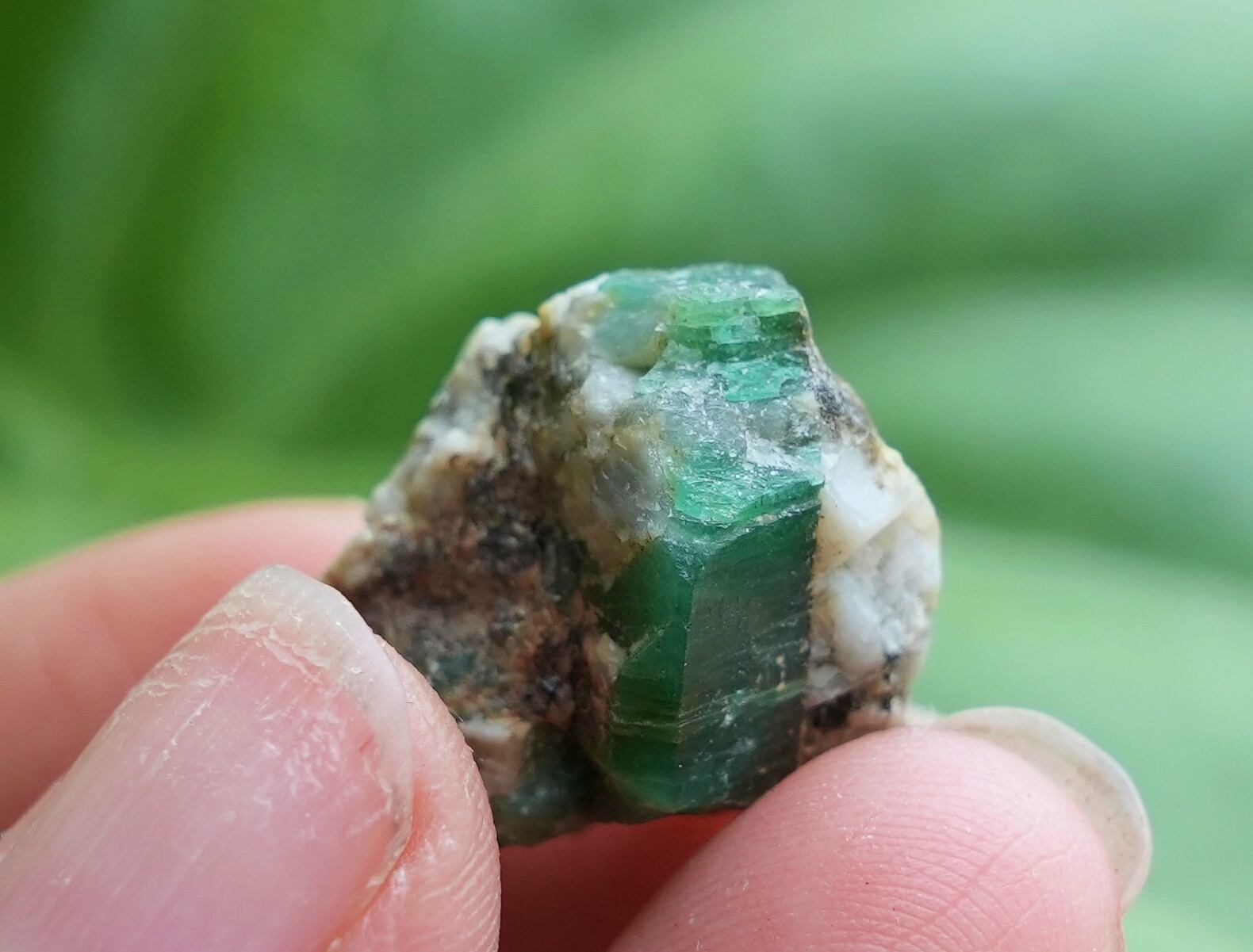 緑のカケラ☆エメラルド原石s706 | Funky garuda Stone (ファンキー