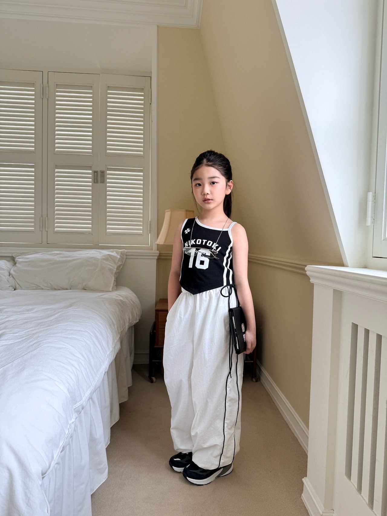 [COMMA] V-T Sleeveless (140/150) / [콤마] 브이띠나시 (140/150)