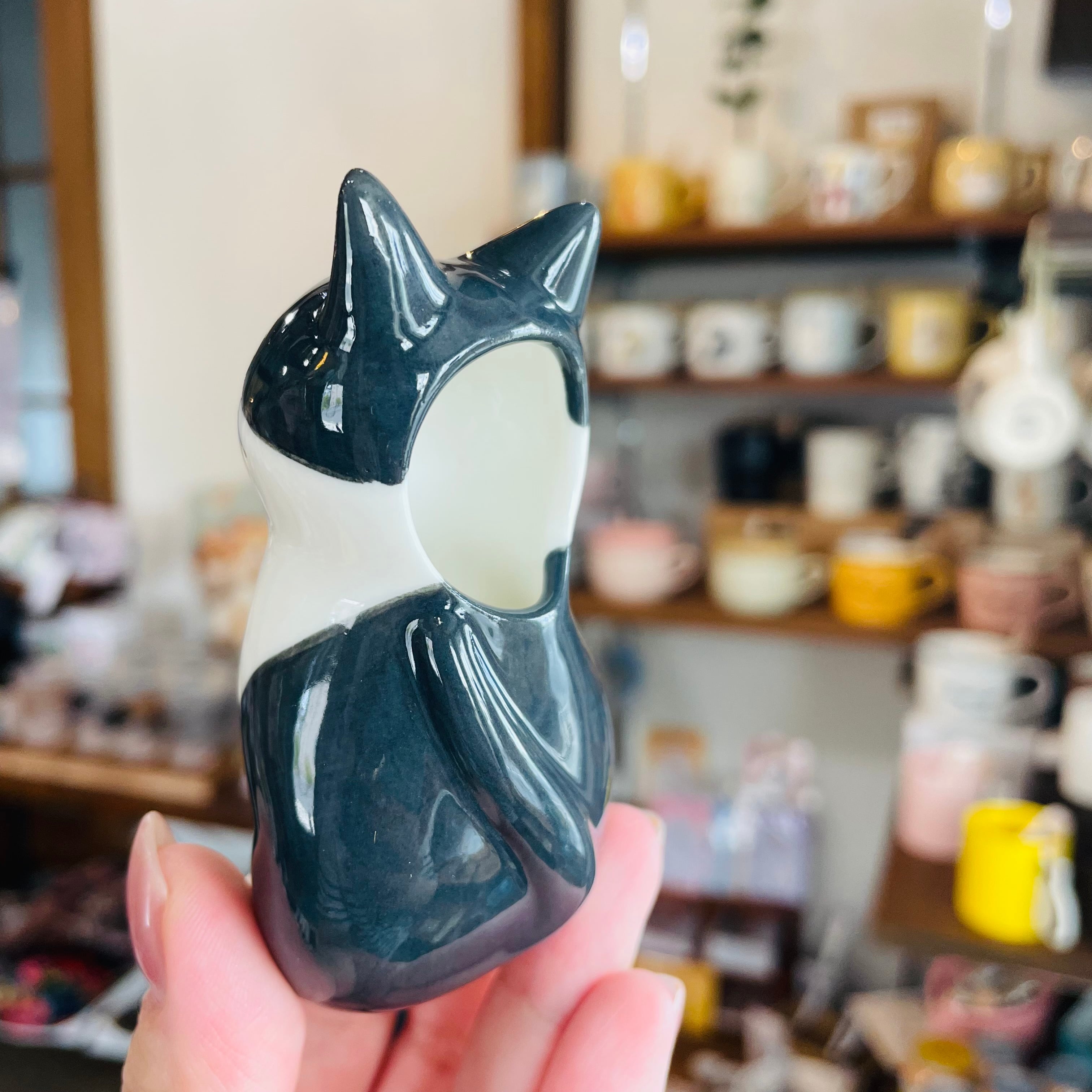 フラワーベース｜ ペンスタンド｜ハチワレこねこB　猫 ねこ ネコ 猫雑貨 ねこモチーフ 猫グッズ ネコ柄 花瓶 花器 花びん フラワーベース 置物 オブジェ フラワーアレンジ ペン立て ペンスタンド 陶器 かわいい おしゃれ レディース プレゼント 贈り物 ギフト