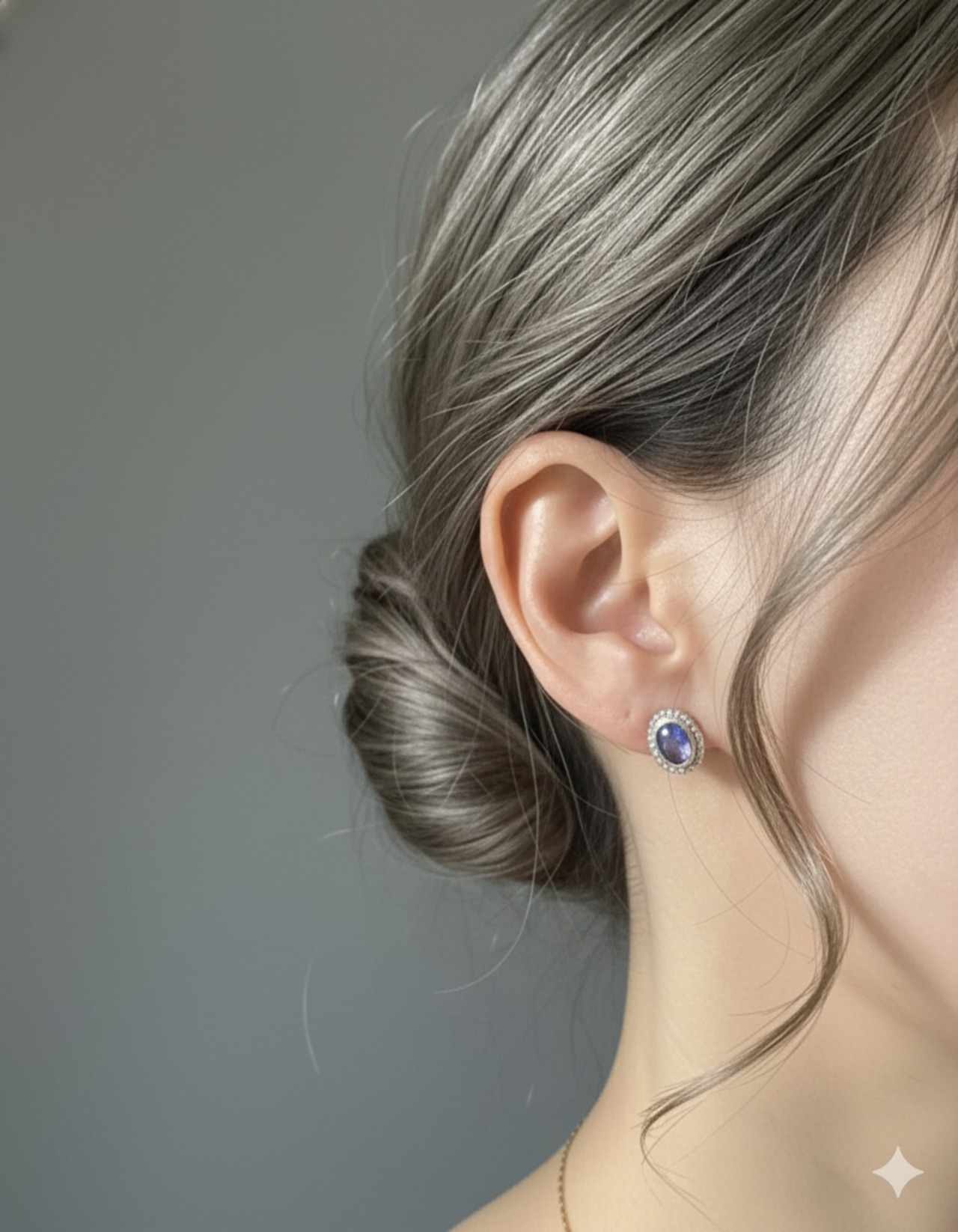 カイヤナイトの一粒ピアス