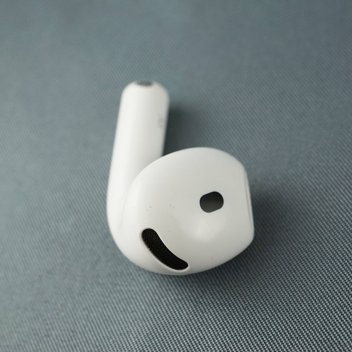 Apple AirPods 4 右イヤホンのみ USED美品 ノイズキャンセリングなし