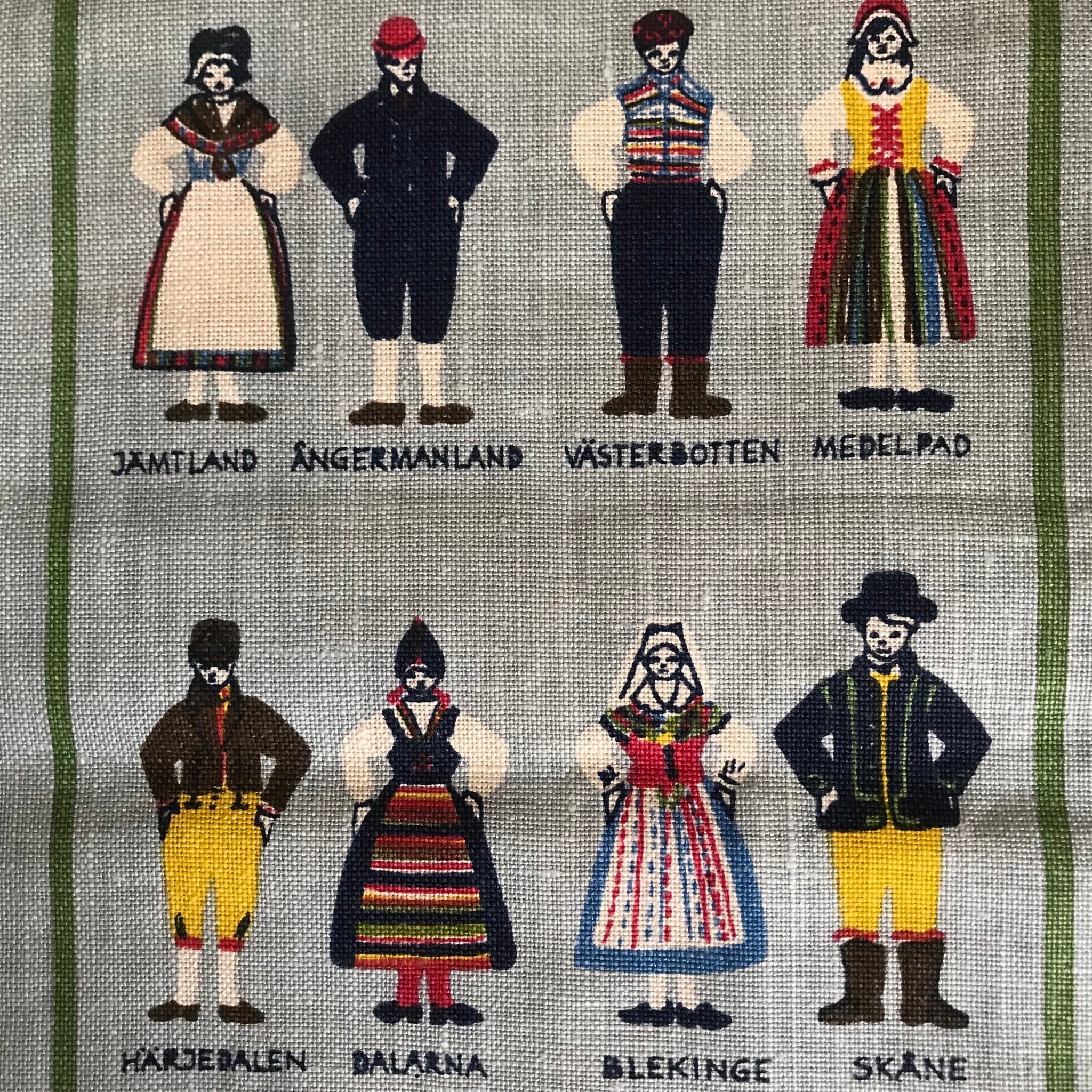 麦わら細工 民族衣装の男女 壁掛け アート スウェーデンの民族衣装の壁掛け | tsuitachi craft&brocante