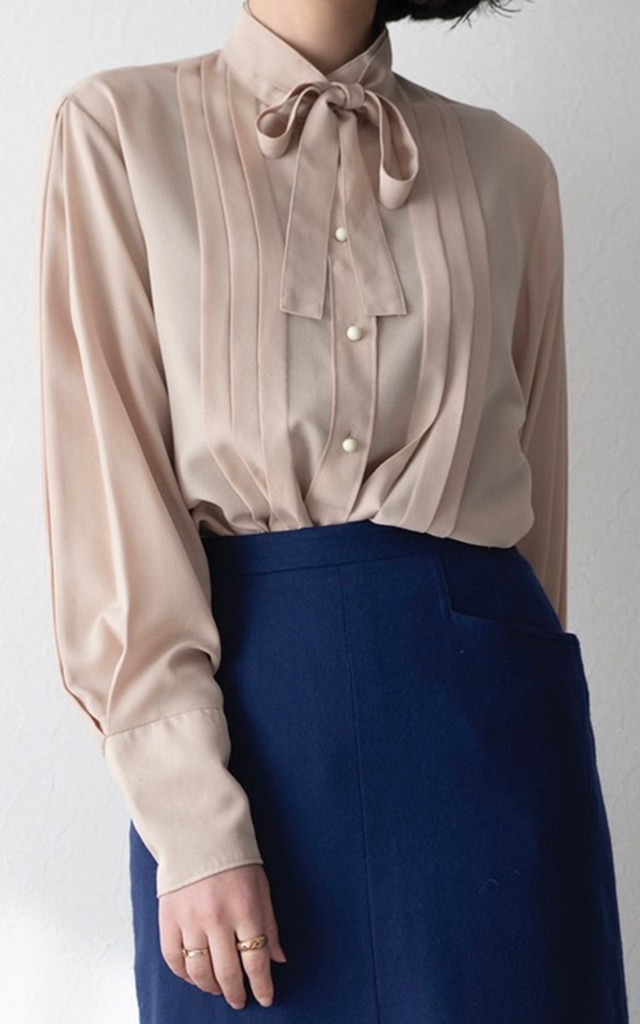 bow tie puff sleeves blouse