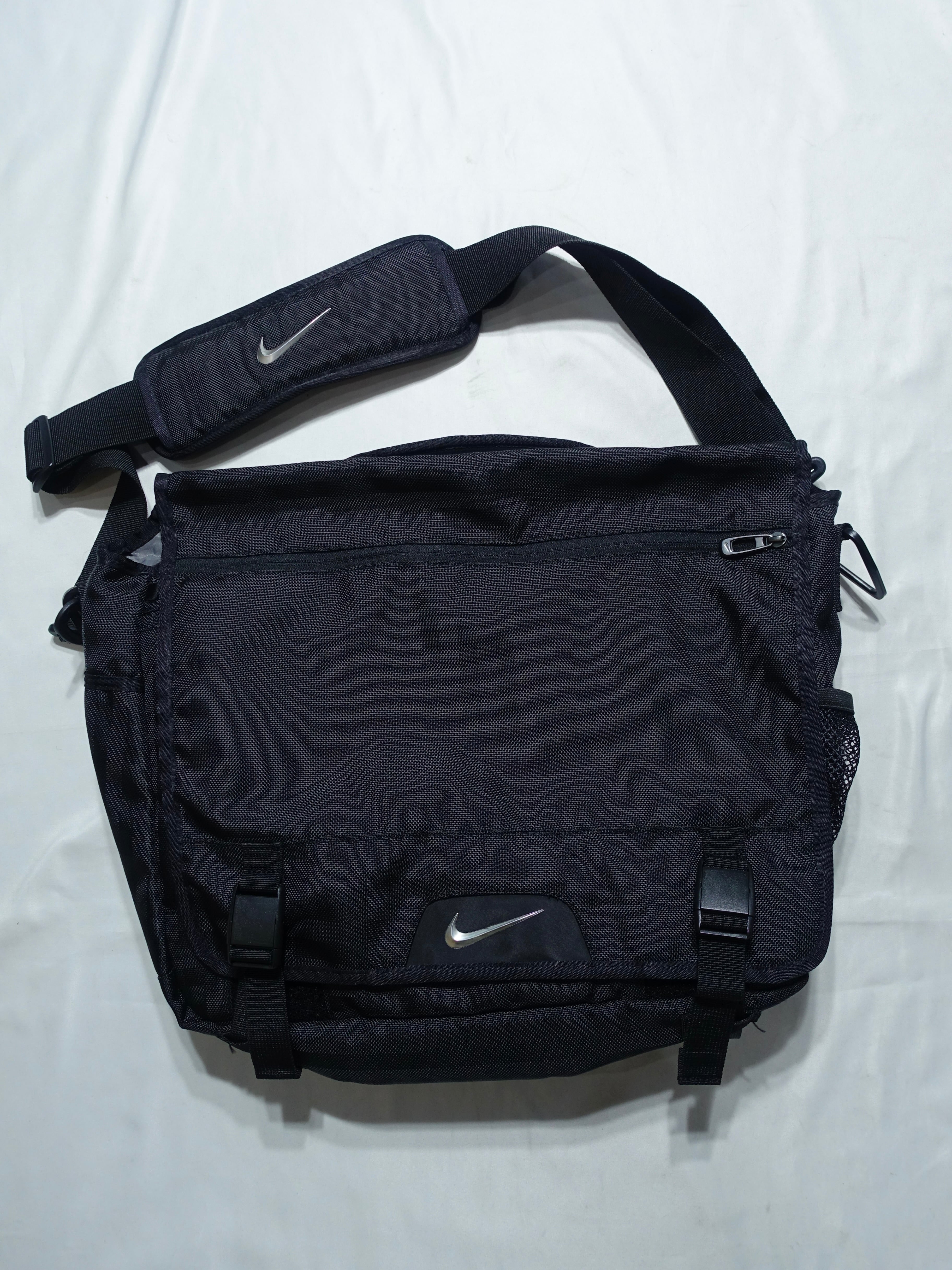 00s NIKE Messenger Bag | PART OF TOWN