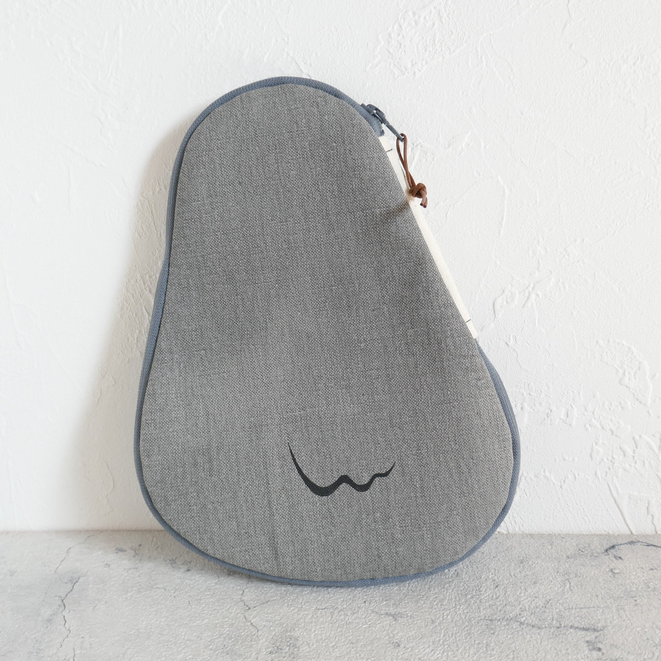 専用　ハシビロコウ　がま口　スマホポーチ ハシビロコウのポーチ gray | zakka 7070ーオリジナルテキスタイル、手
