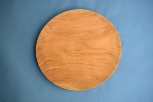 日本の山桜の木の一枚板で作られたプレート皿　24cm直径　ディナープレート