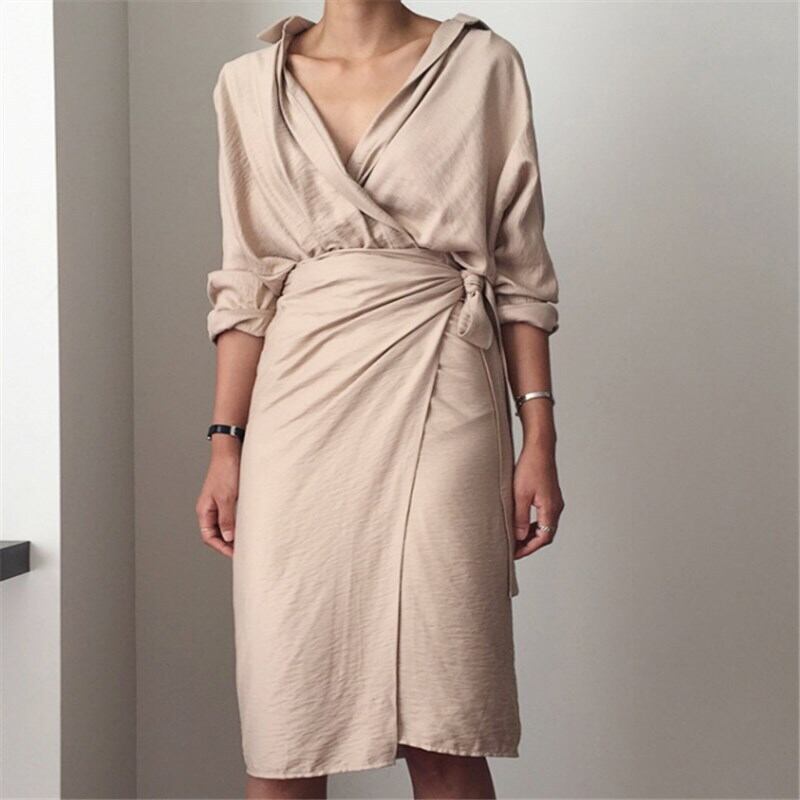 ワンピース ドレス ミモレ ミモレ丈 袖あり 長袖 バットスリープ Vネック 細身 前開き かわいい シンプル カジュアル 大人 上品 おしゃれ お洒落 こなれ感 キュート ガーリー クール セクシー エレガント レイジー風 無地 春 秋 二次会 20代 30代 40代 レディース 女性用 ママ デート お出かけ 女子会 休日 パーティー イベント リゾート 旅行 ショッピング 一次会 二次会 韓国 韓国系 オルチャン ファッション コーデ 楽ちん ワンサイズ 色展開 濃紺 アプリコット