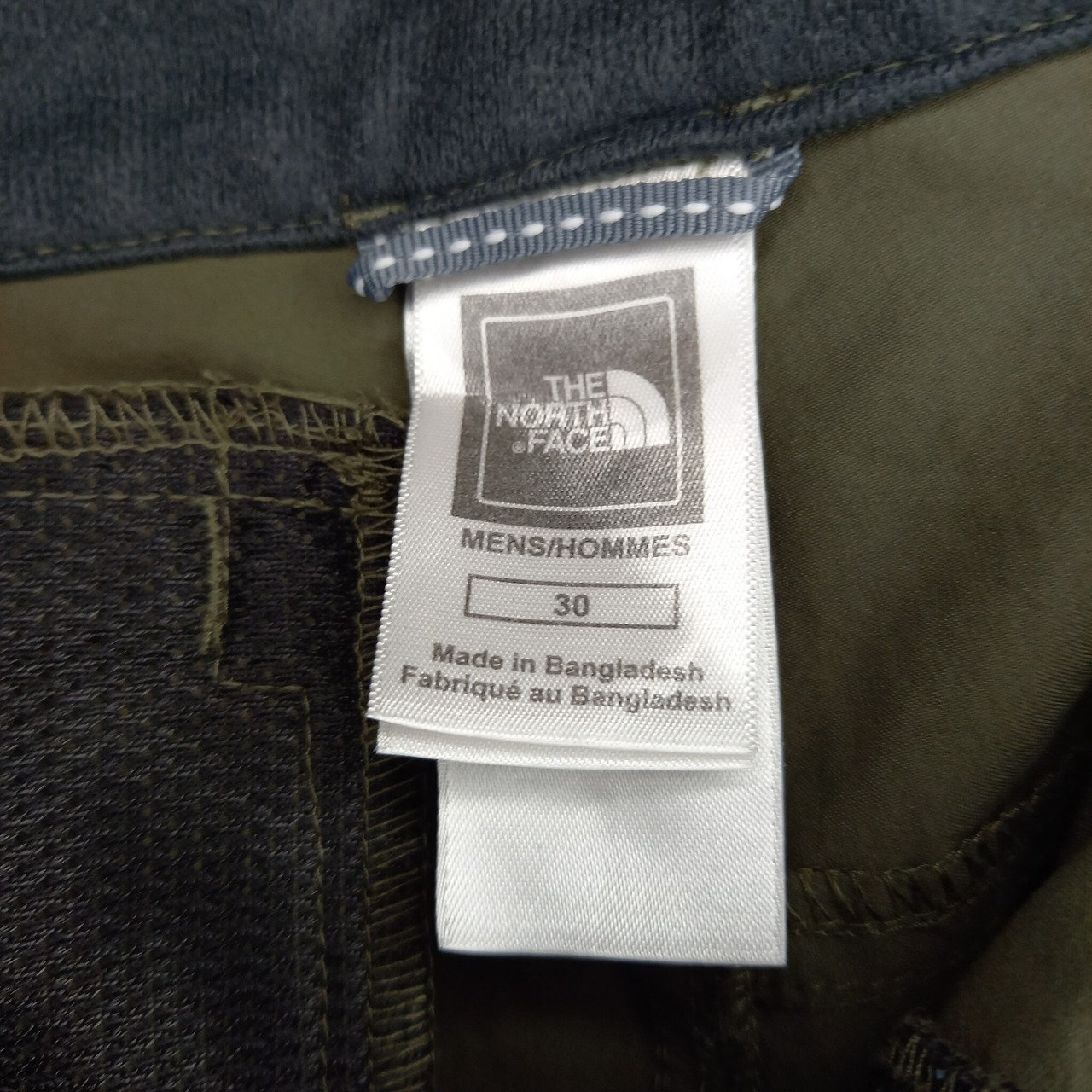 ノースフェイス　ショートパンツ　ナイロン　カーゴショーツ　刺繍ロゴ　カーキ