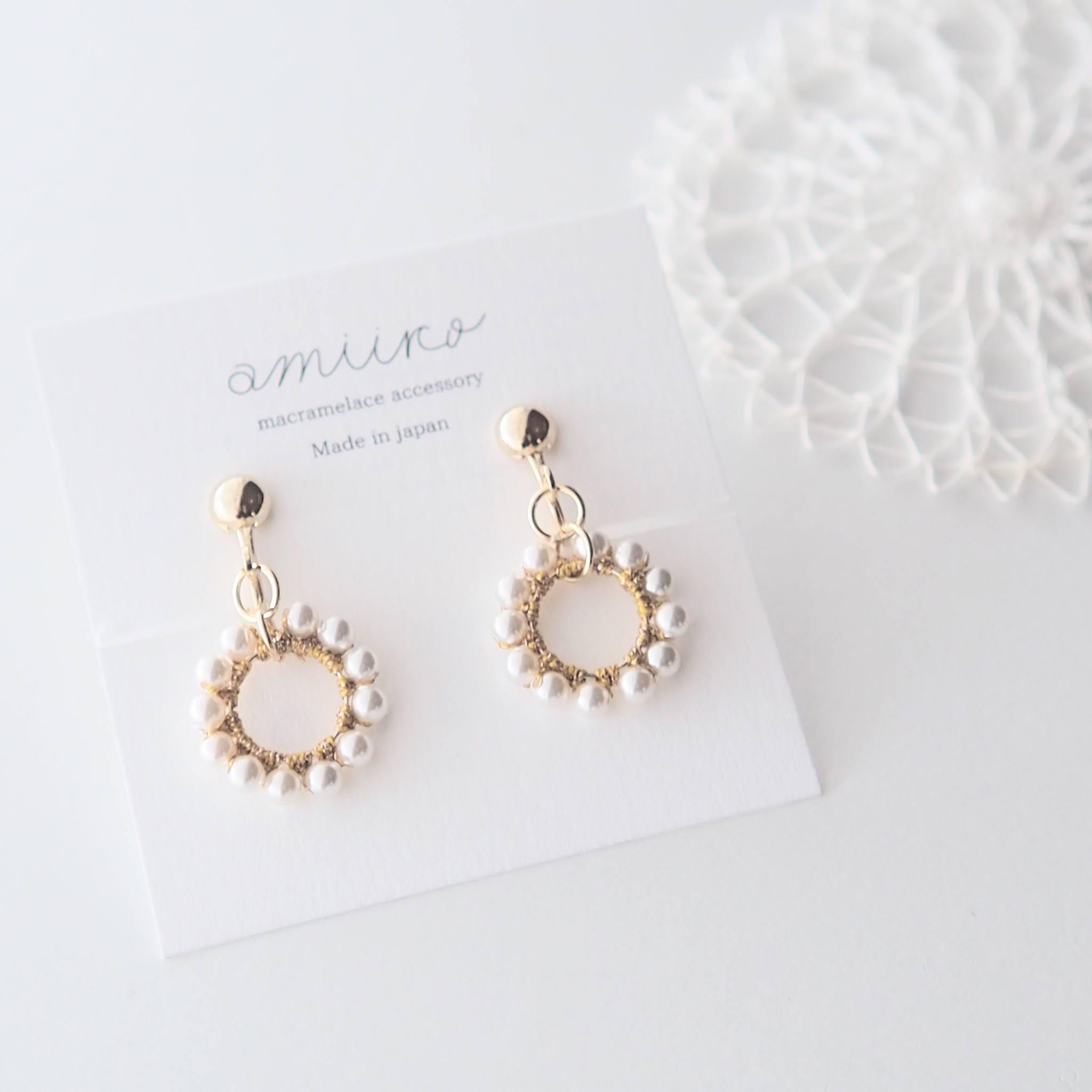 包むスワロフスキーのイヤリング(ピアス) ゴールド