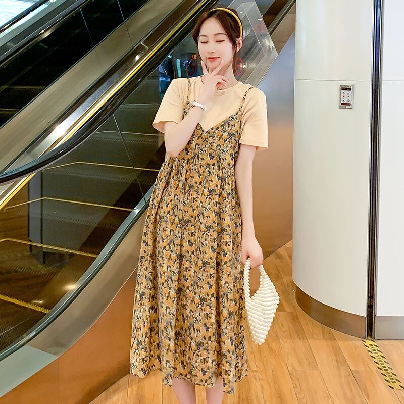 【新作】【送料無料】 マタニティウェア2020夏の新しい小さな新鮮な妊娠中のツーピースTシャツ+シフォンフローラルミドル丈サスペンダースカート-アリババ サマー 夏物 花柄 expec251092504227